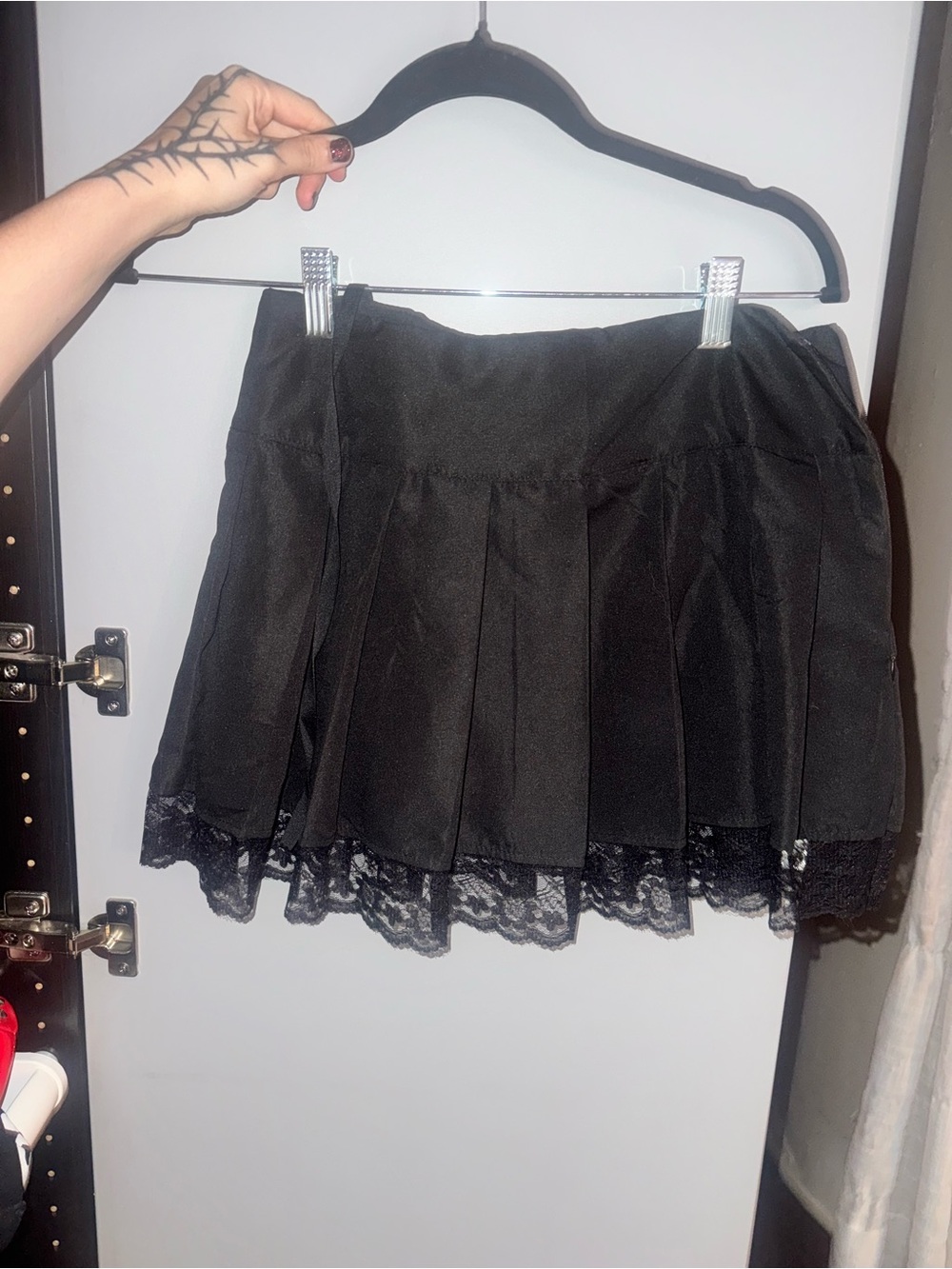 Black Lace-Hem Pleated Mini Skirt